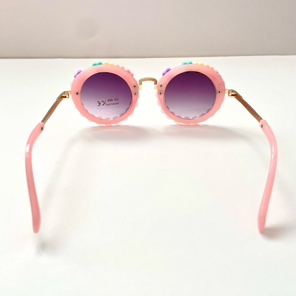 Chic Girls Round Sunglasses with Pearls and Hearts - Supercute! - Picture 4 of 11